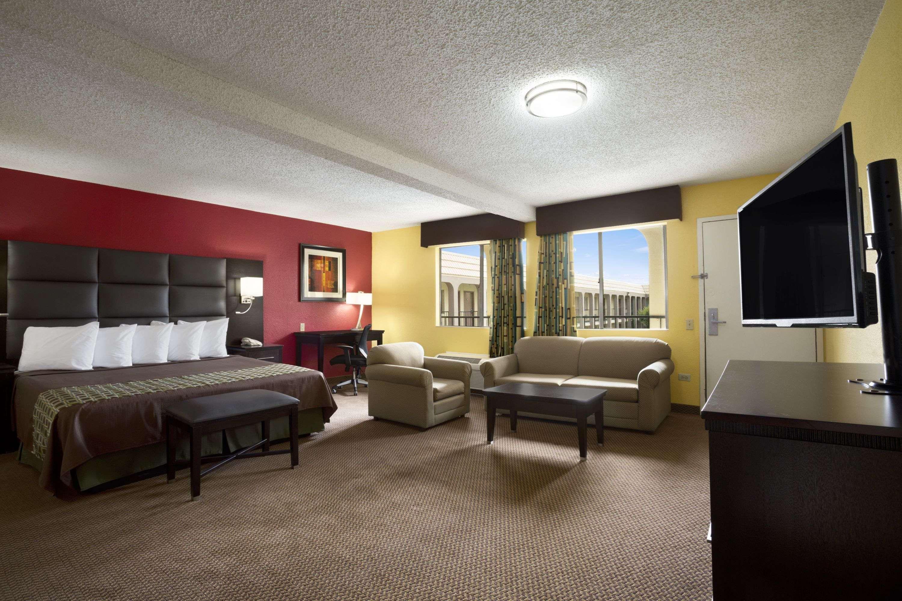 Days Inn By Wyndham Dallas Ірвінг Екстер'єр фото