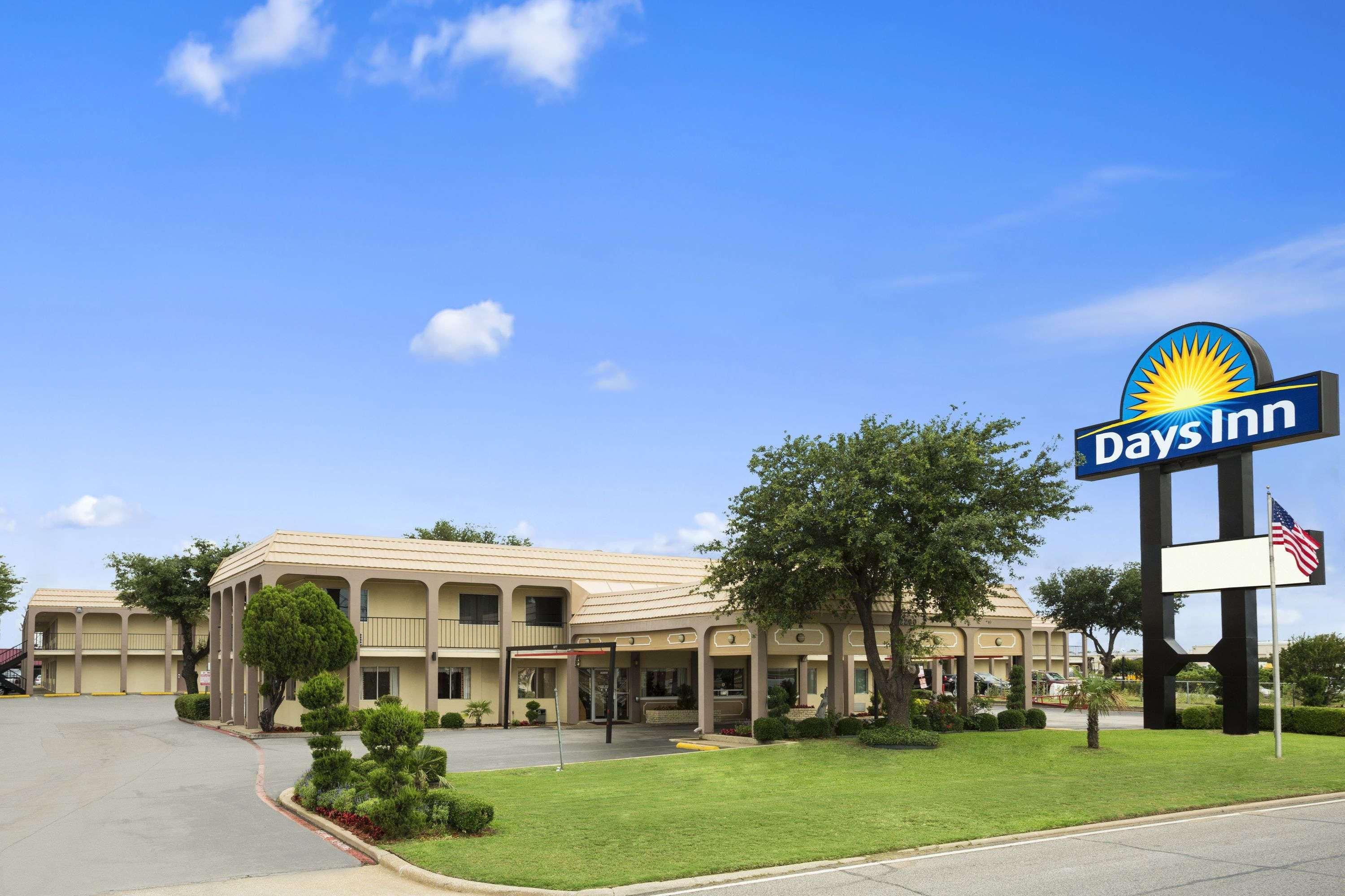 Days Inn By Wyndham Dallas Ірвінг Екстер'єр фото