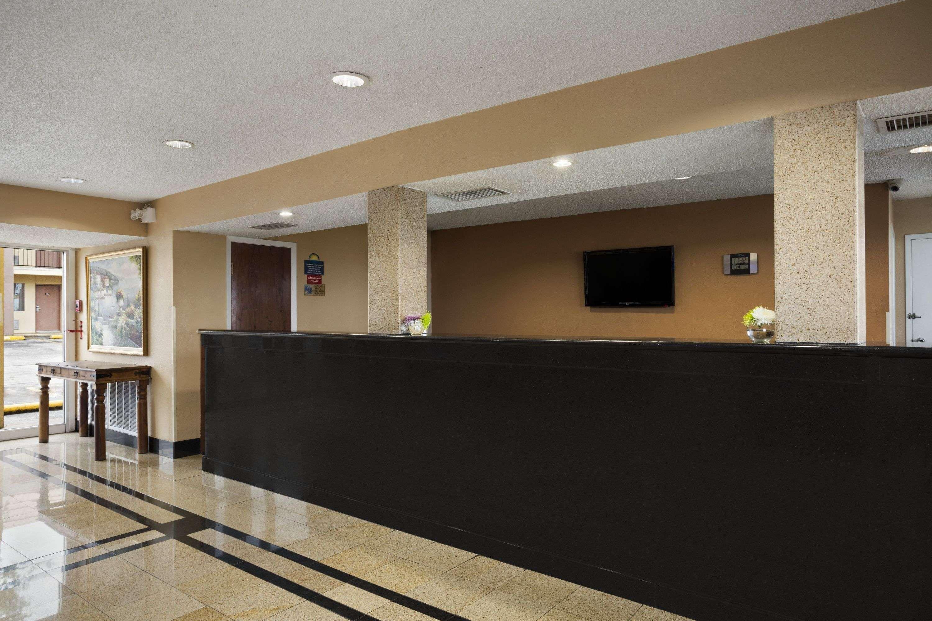Days Inn By Wyndham Dallas Ірвінг Екстер'єр фото