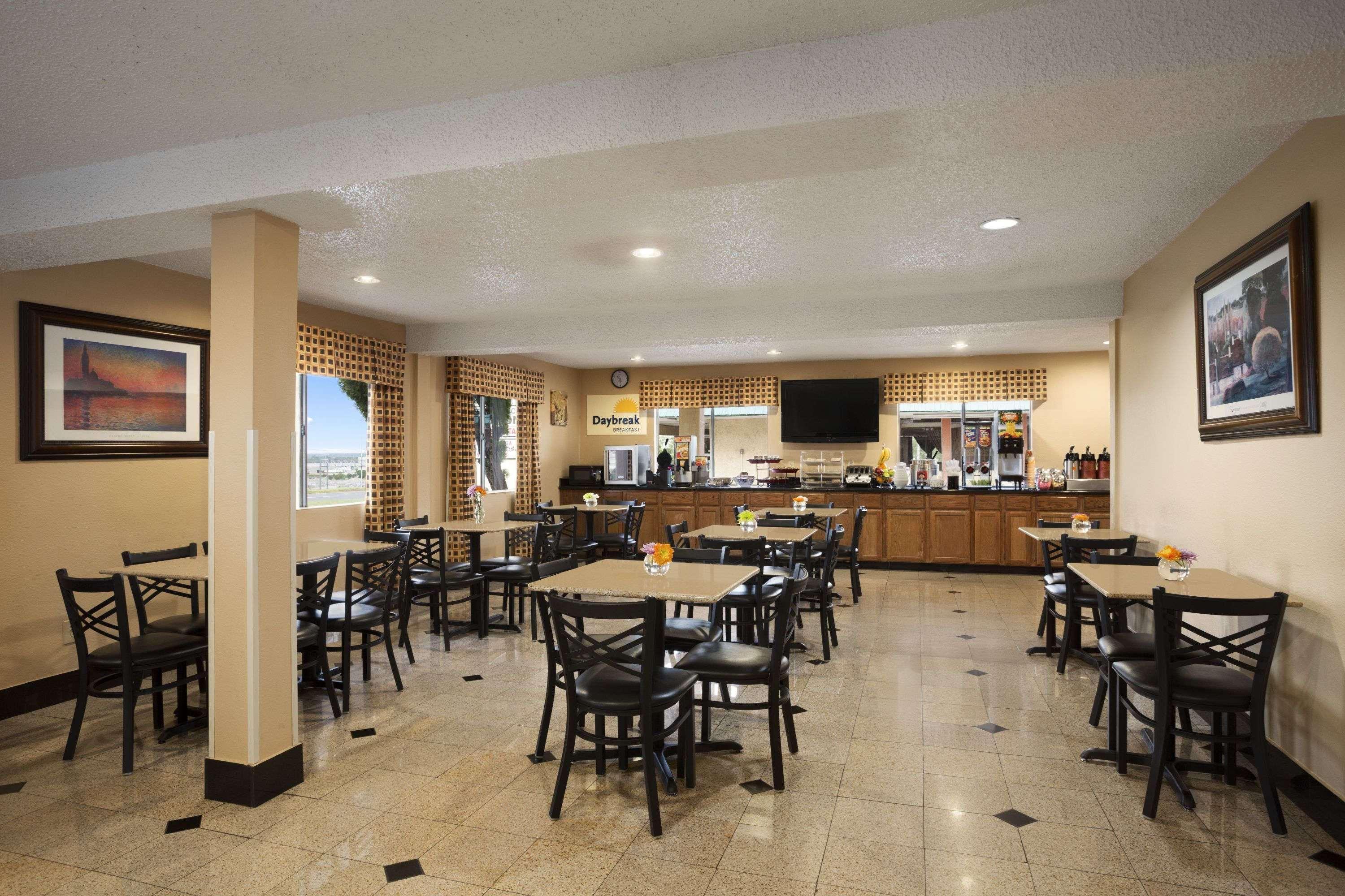 Days Inn By Wyndham Dallas Ірвінг Екстер'єр фото